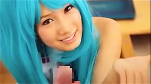 アニメーション声でかわいい声を出しながら、コスプレでキャラになりきる。
