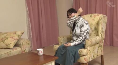 ・・・・?不許可のバストアブナイ♪無防備で情欲的な妹に超興奮してお兄ちゃんにおしゃぶりさせちゃう！