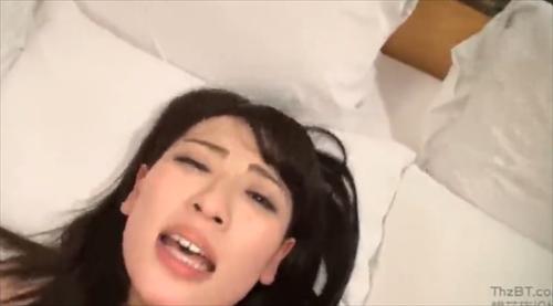 彼は錯乱している。
