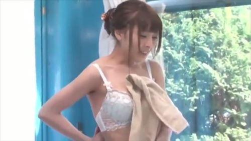 学生たちを卒業旅行に見せかけた温泉へ連れて行き、性的なマッサージで体を刺激して、子宮に響く激しい振動で興奮させよう