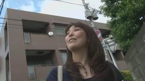 初心者既婚女性女性を口説く料金不要の体験と釣り文句に魅力的な容姿既婚女性日本語の通じないタイ人に体触る。