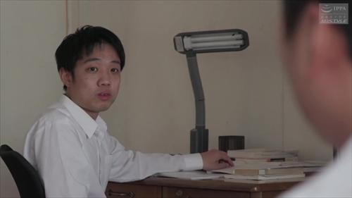 母の成熟した身体に強い欲望を抱き、過激に挿入する。