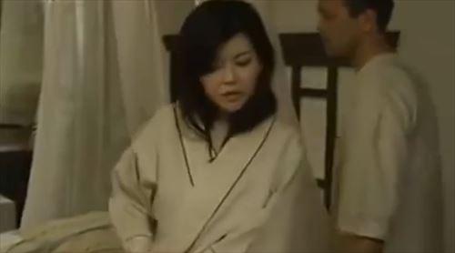 な男！ホテルに誘われ...激しくチンポを貫かれる