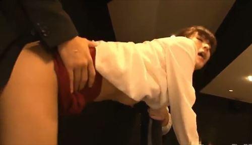 映画館で彼氏と見てたら、急にキスされて、超気持ち良くて、そのままセックスしちゃう！