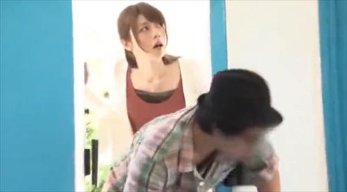 既婚女性が生の肉棒で貫かれるマジックミラーカー