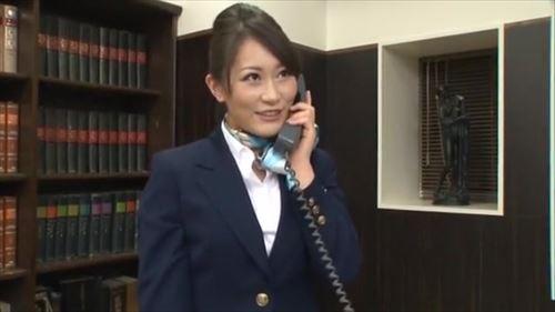 社長室で美しい秘書と激しい性交