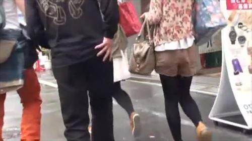 大きなおっぱいが魅力の少女もいる。その巨乳を揉んだり、吸ったりすれば、最高に気持ちいいはずだ。