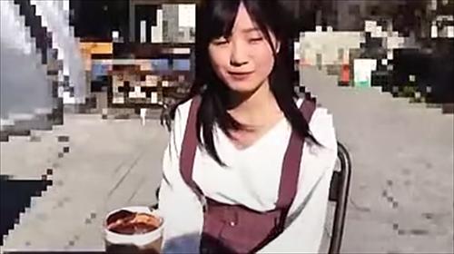 ハメ撮りされるバイトのサラサラ美女、休日は漫画見たり下着売ったり漫