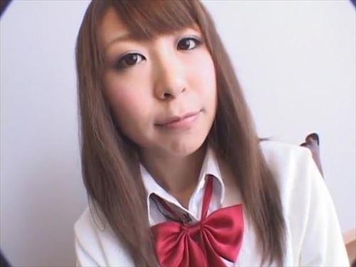 露出度の高いスカートを履いている女子高校生をナンパし、執拗にからかい、性的においがする