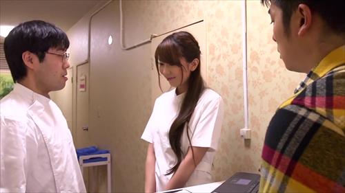 女子が膣腔でマッサージの施術を受けると興奮する。