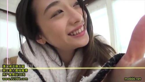 白い肌の娘に責められ、何度も感じてしまった