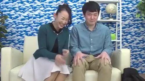 熟した体と大きな胸の女性が息子にエロ的な行為を強要