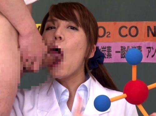 講義をする女教師にぶっかけ！笑顔だけど無反応ｗ