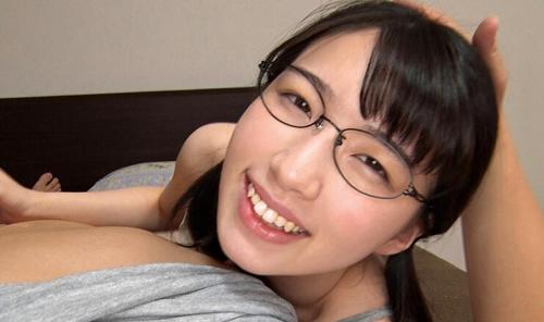 あどけない見た目の童顔美少女！大人のチ〇ポで感じながらカラダをビクつかせるｗ