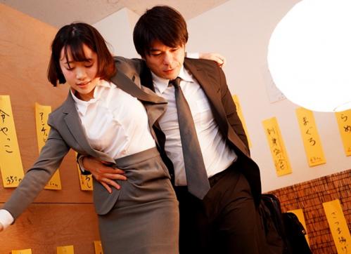 新年会で酔っぱらった新入社員を鬼畜上司がホテルに連れ込んで朝までハメ倒すｗ