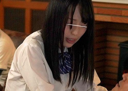 大好きな叔父さんの膝の上でこっそり挿入ｗ親戚関係は即破綻のスリル溢れる近親生姦！