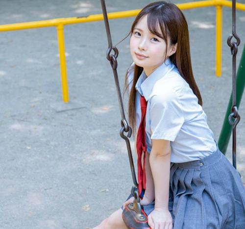 制服姿のつるぺたパイパン美少女と学校の中で避妊もしない膣内大量中出し！