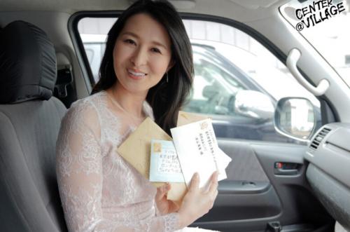 色気がムンムンな妖艶熟女が素人M男君の家に突撃して中出しSEX！