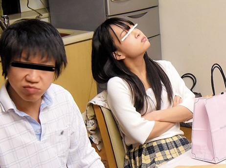 親の前では兄妹ゲンカ！しかし本当は兄妹以上の関係ｗ親の目を盗んで性欲暴走