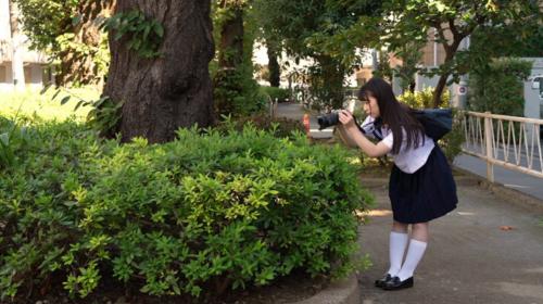 放課後の帰り道で公園で写真を撮っている制服JKに話しかけそのままなし崩し的にセックスしちゃうｗ