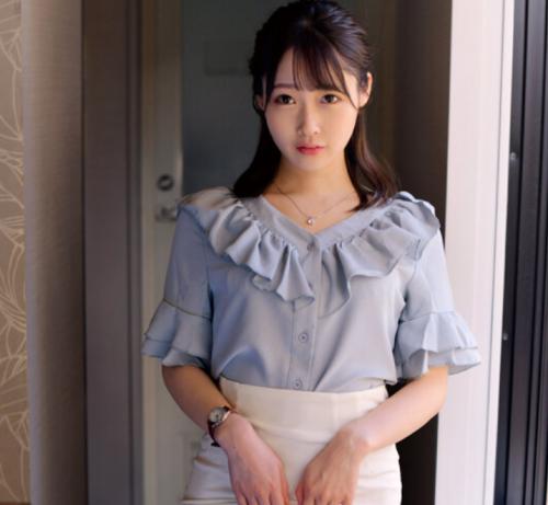 忙しく働く地方の美人女子アナの本当は欲求不満なエッチ大好き痴女娘！