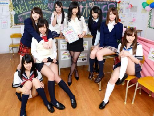 女子高の文化祭りに行ったらミニスカJKのパンツが見え放題でたまらんｗ
