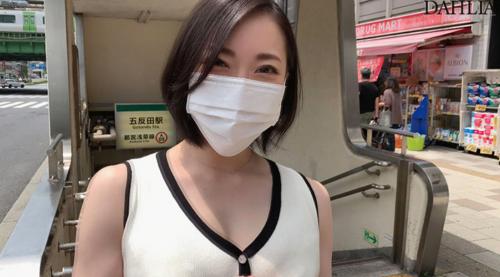 マスクの舌は整った顔立ちに美しい口元そしてフェラチオするためにあるようなエッチな舌ｗ