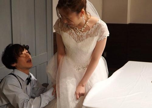 結婚式中ウェディングドレスの中に潜りこむエロガキがイタズラの領域を超えるｗ