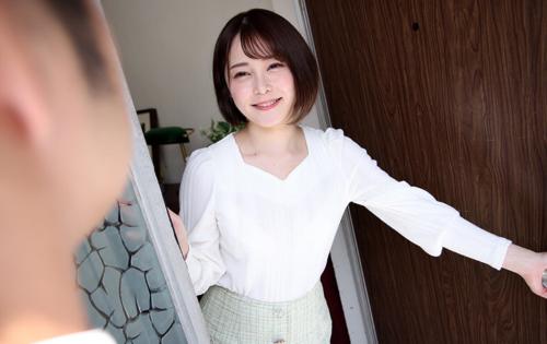 美人人妻のお宅に変態出張マッサージ師がお邪魔してオイルまみれの体に勃起チンポを擦り付ける！