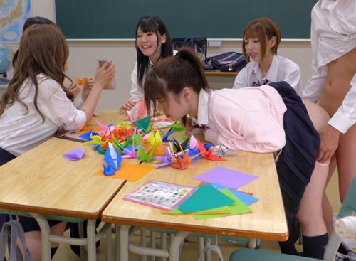 クラスの女子グループに目をつけられて無視されてるからバックからチンポいれても無視されたｗ