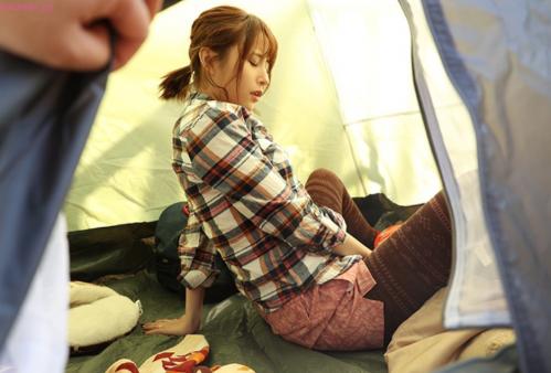【VR】ソロキャンしていた美人人妻のテントを覗いてみたらオナニーしてたから勃起チンポをおすそ分けｗ
