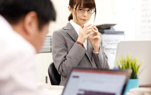 会社の地味な後輩が定時後に突然フェラチオでごっくんしてそのまま二回戦は妊娠中出しSEXさせてくれたｗ