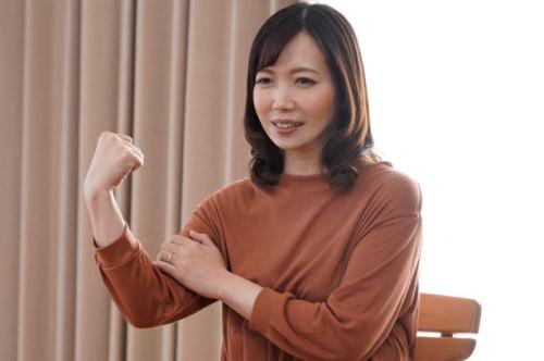 旦那とのセックスではイッたフリｗ溜まったフラストレーションを解消する淫乱奥様