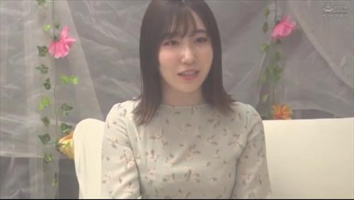 女性のセクシーな顔つきが誘う、膣内射精のいやらしい舌技エッチが興奮を高める。