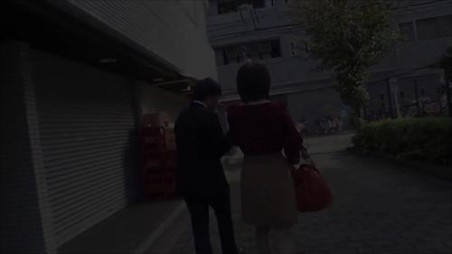 男性器との性行為を早める結婚中の女性が巨大な性器の存在を忘れる。