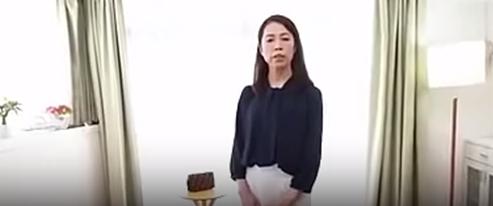 初めて多忙な配偶者を持つ欲望不満な細身の大人の女性が、中出し浮気で乱れる美しい