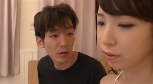 肥大な胸を持つ義母が膣内射精近親相姦に夢中になる。