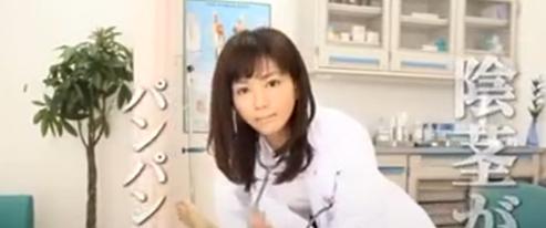 女性医師面临艰难。依照穿上检查服的恋人指示，