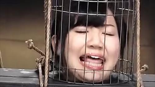 美女を縛り、鳥籠で制限し、絶頂まで導く、チャームポイント的なシーン。