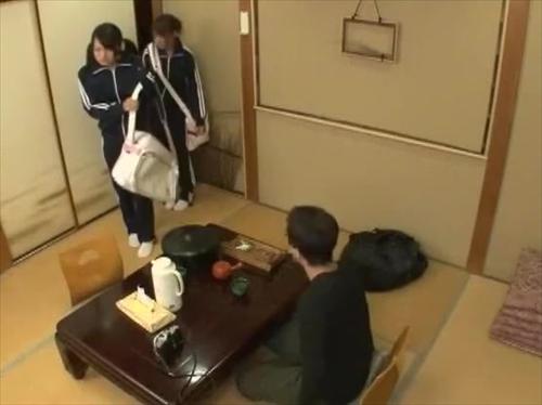 女性人と偶然知り合ったオジサンがハーレムセックス、ジムショーツ北川。