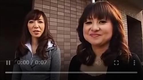 成熟した女性チポ大好きのドエロい成熟した女性人組ｗ一人暮らしの未経験者君を突入来訪して逆強姦筆おろし