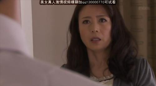 人妻中高年が、荒々しく騒がしく懇願する事を拒否して夫の同僚に屈辱を与える。