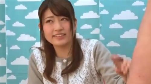赤面しながら恥じらいを見せる奥手な童貞が処女を失う。