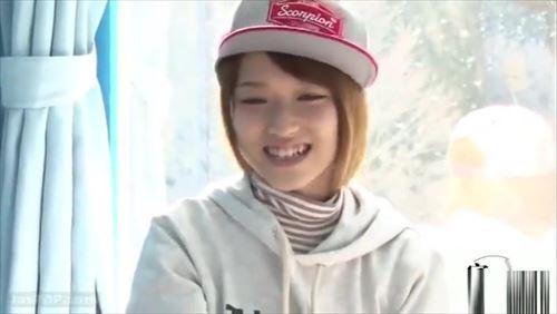 美少女の女の子がネット企画で知らない男に乳首を吸われて、激しいキスとフェラチオで感じてしまう