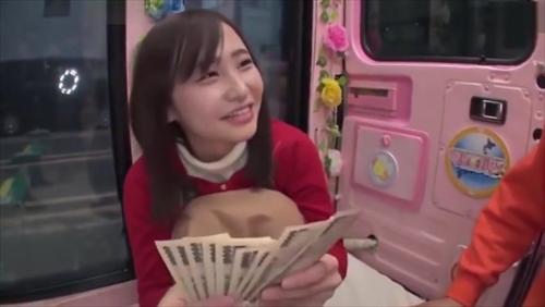 セックス衝動が拍動して正常位で熱狂し、学力優秀な未経験の女子大生が金に魅了