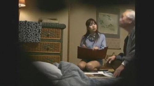 年老いて性欲も衰えているのに、若い頃への憧れから、性的嫌がらせを仕掛けて、生々しい性交を強要