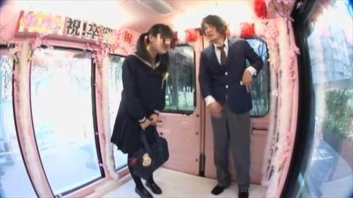 若き女子校生や都立高校生の制服姿をカメラに収め、隠れた欲情に満ちた姿