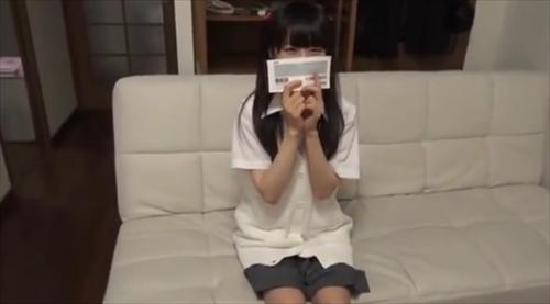 少女が恥じらいつつも激しい脈打ちピストンで快感を味わう