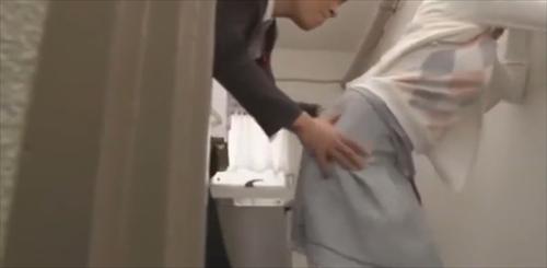 女性従業員は常にセクハラを受けている。