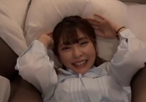 オフィスレディーがおしゃぶりと口づけで自分が感じてしまい濡れ濡れになる！